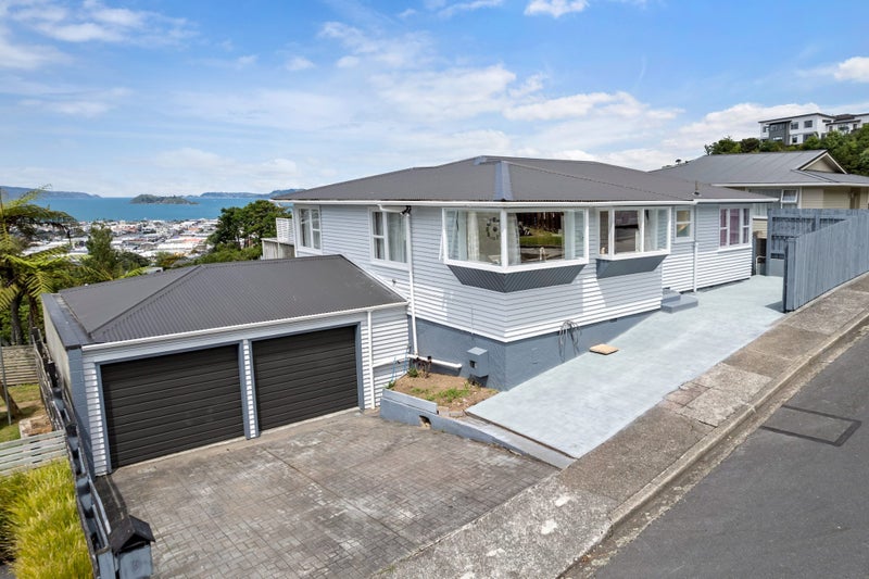 6 Walnut Way, Maungaraki, Lower Hutt - Carousel 1