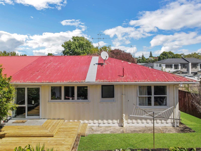 1/1 Grassways Avenue, Pakuranga, Auckland - Carousel 1