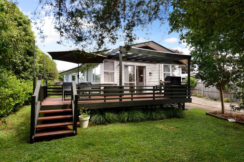 25 Joanna Place, Deanwell, Hamilton - Carousel 1