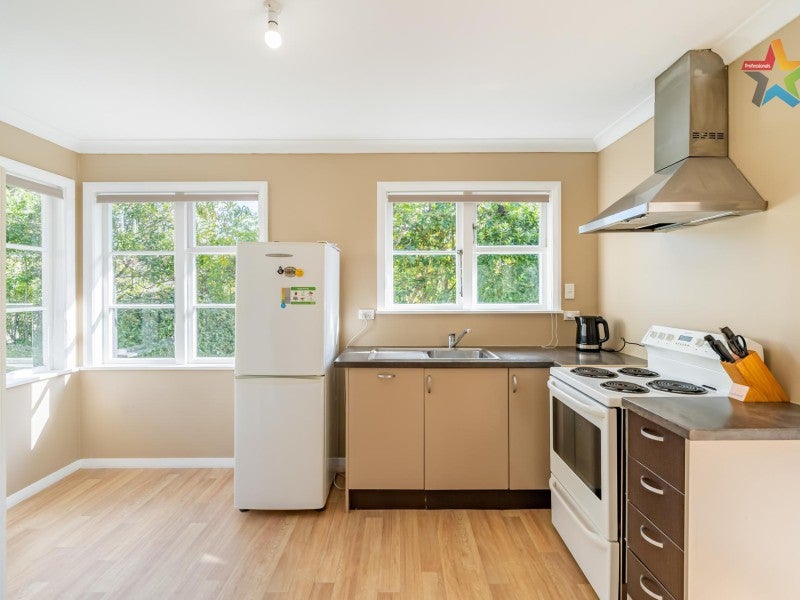 2/6 HAWTHORN CR, Stokes Valley, Lower Hutt - Carousel 2