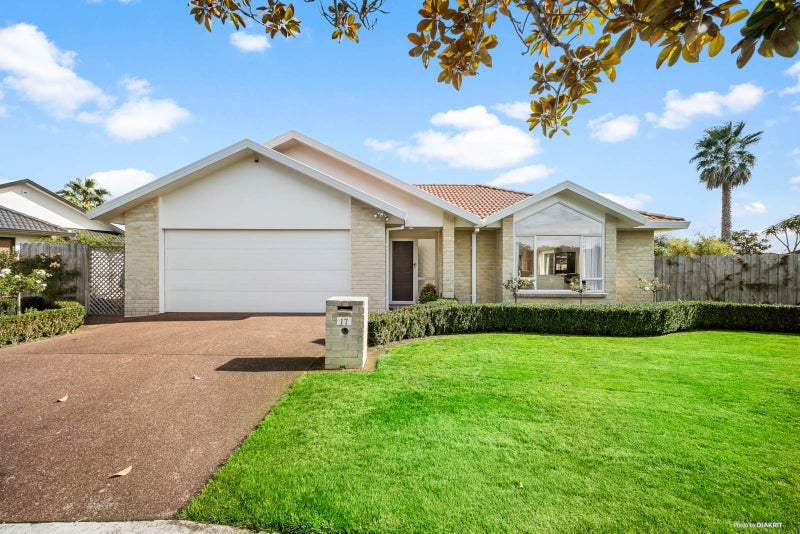 17 Moycullien Lane, East Tamaki Heights, Auckland - Carousel 1