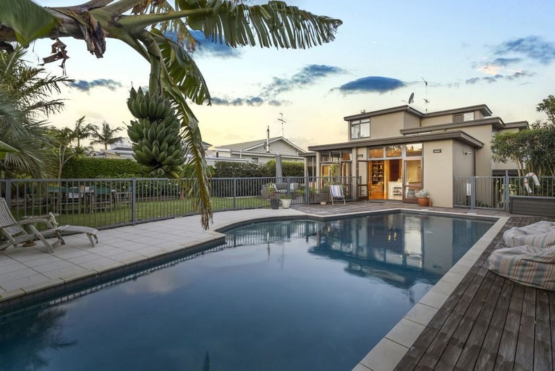 21 Hamana Street, Narrow Neck, Auckland - Carousel 1