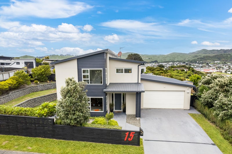 15 Sumner Terrace, Aotea, Porirua - Carousel 1