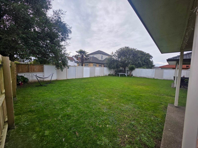 1 Shannon Place, Northpark, Auckland - Carousel 15