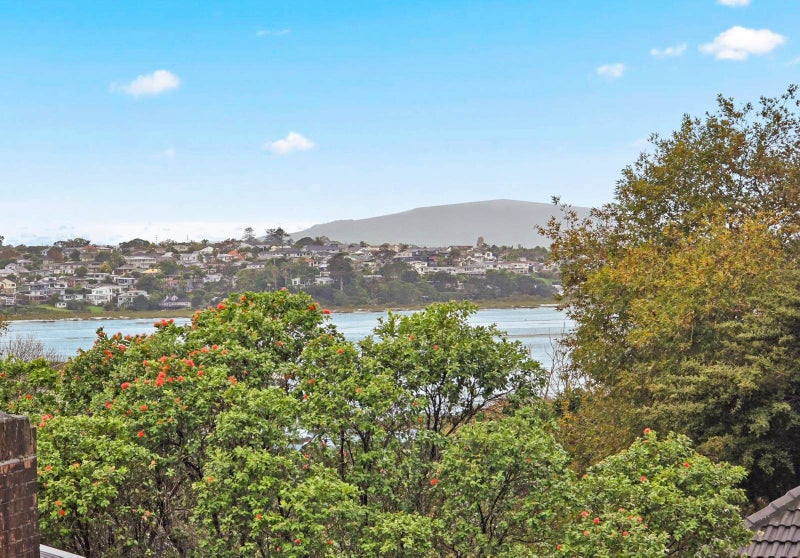 2/95 Sylvan Avenue, Northcote, Auckland - Carousel 2