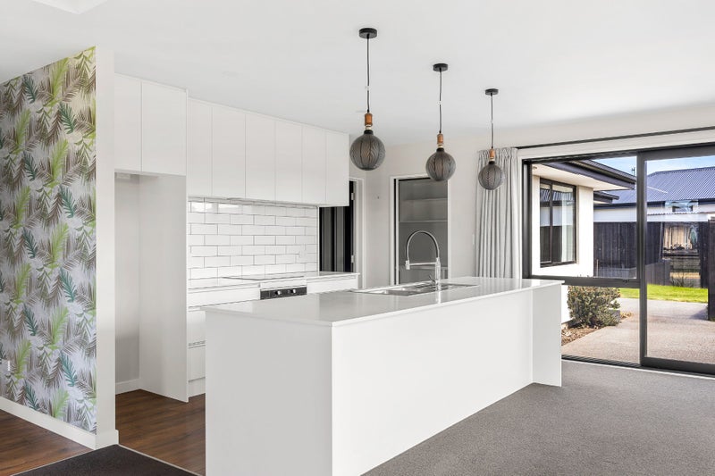 8 Oakleigh Street, Woodend, Woodend - Carousel 2