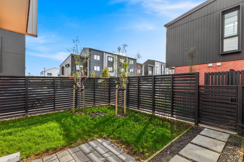 10/60 Selo Street, Glen Eden, Auckland - Carousel 17