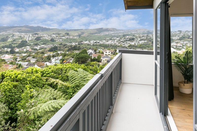 5 Atamira Close, Churton Park, Wellington - Carousel 1