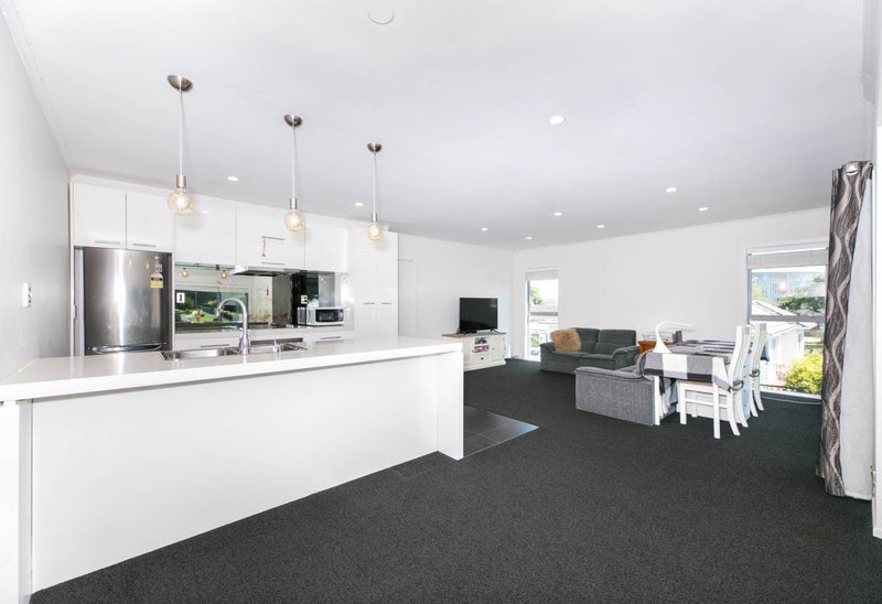 2/50 Taharoto Road, Takapuna, Auckland - Carousel 2