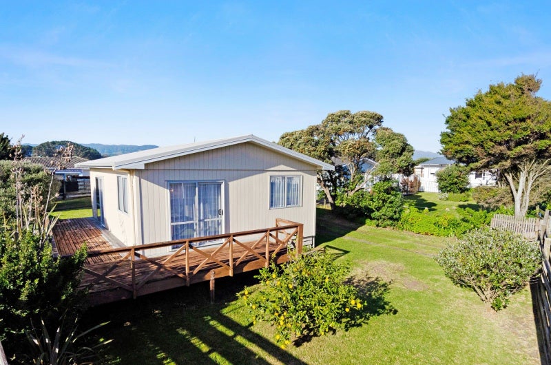 48 Norfolk Crescent, Otaki Beach, Otaki - Carousel 1