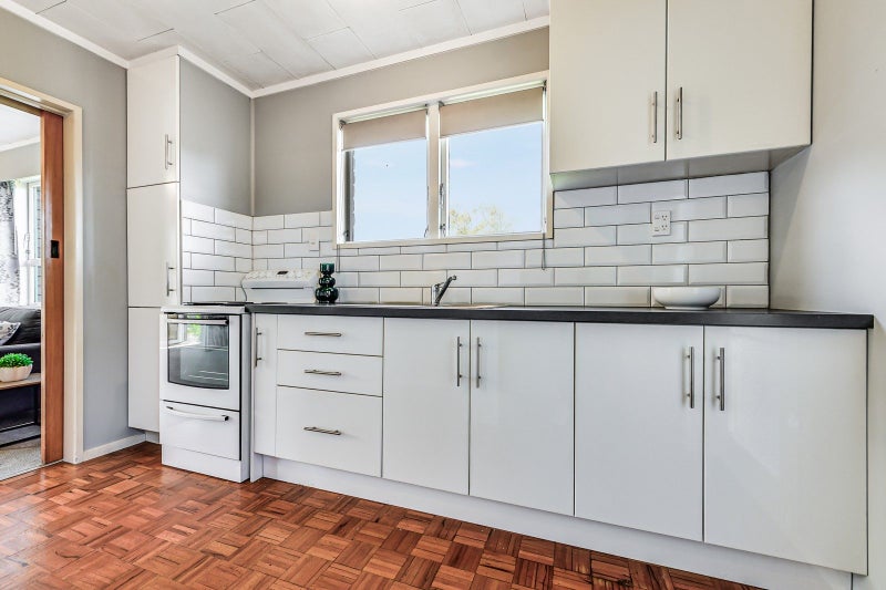 13A Lewis Street, Glenview, Hamilton - Carousel 2