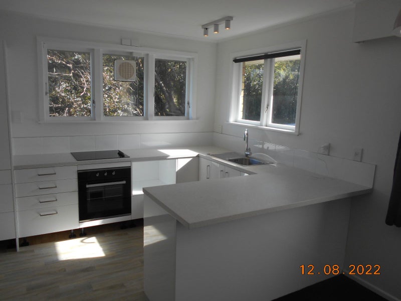 211 Dowse Drive, Maungaraki, Lower Hutt - Carousel 2