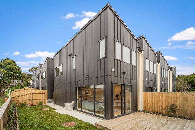 2A Laser Place, Bayview, Auckland - Carousel 1