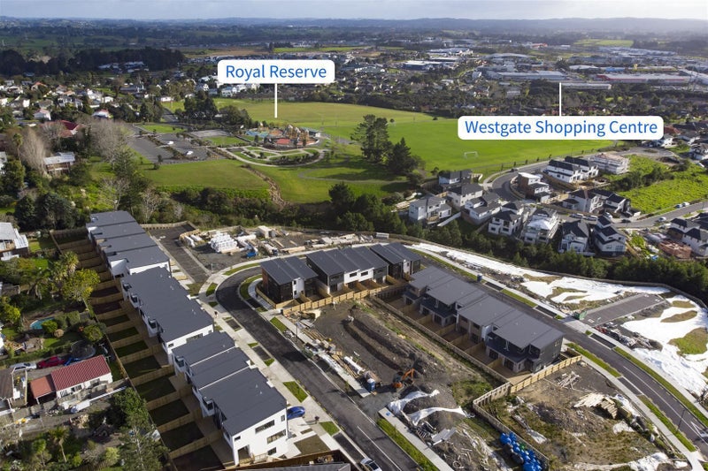 7 Impatiens Lane, Massey, Auckland - Carousel 1