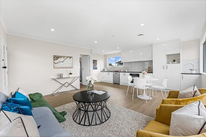 43 Zelda Avenue, Clover Park, Auckland - Carousel 1