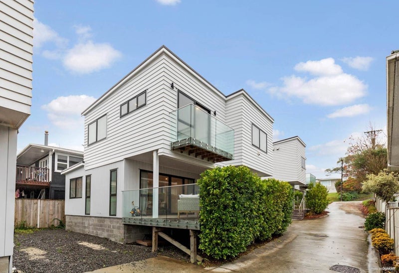 15B Bond Crescent, Forrest Hill, Auckland - Carousel 2