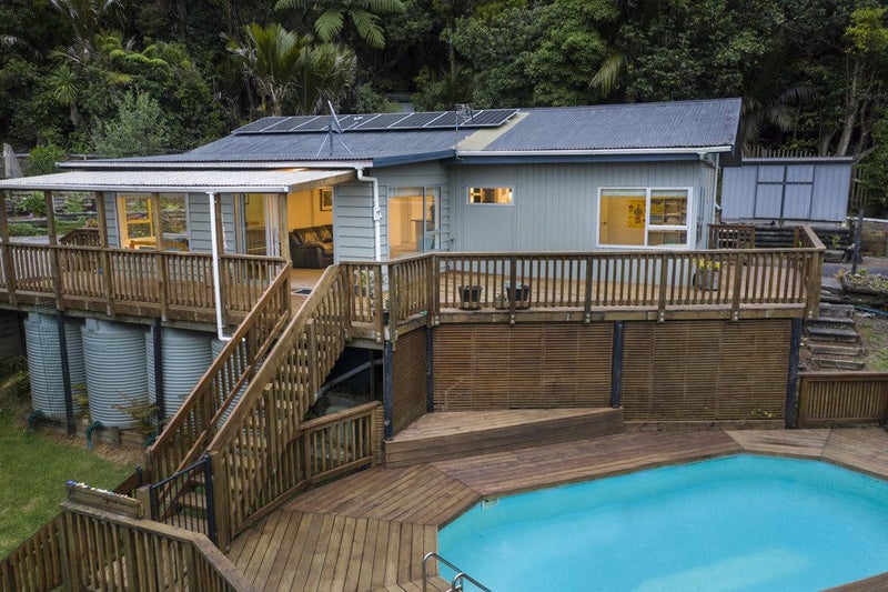 903 West Coast Road, Waiatarua, Auckland - Carousel 1