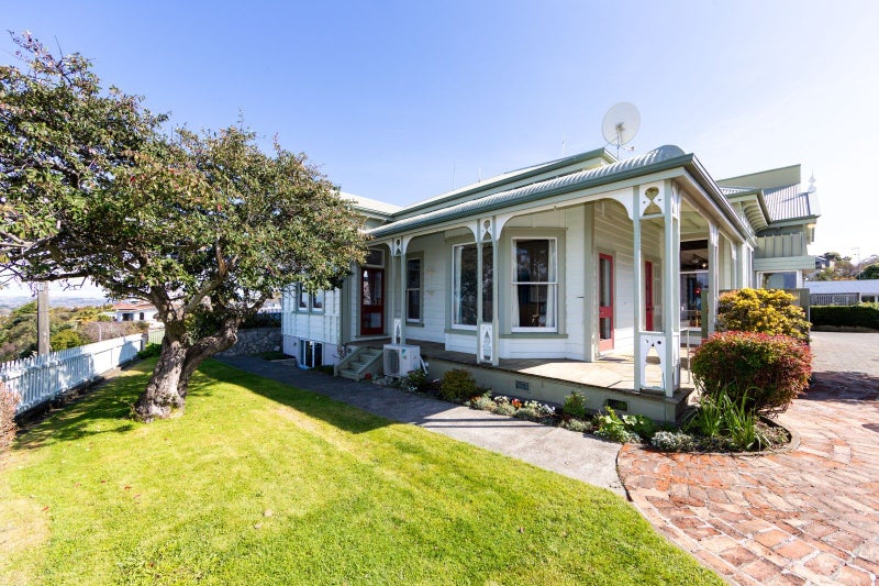 3 Colenso Avenue, Hospital Hill, Napier - Carousel 1