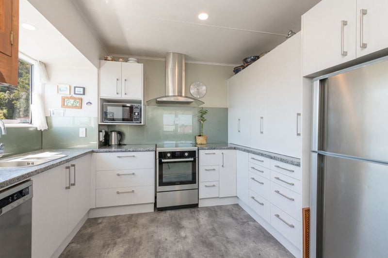 167 Tahunanui Drive, Tahunanui, Nelson - Carousel 2