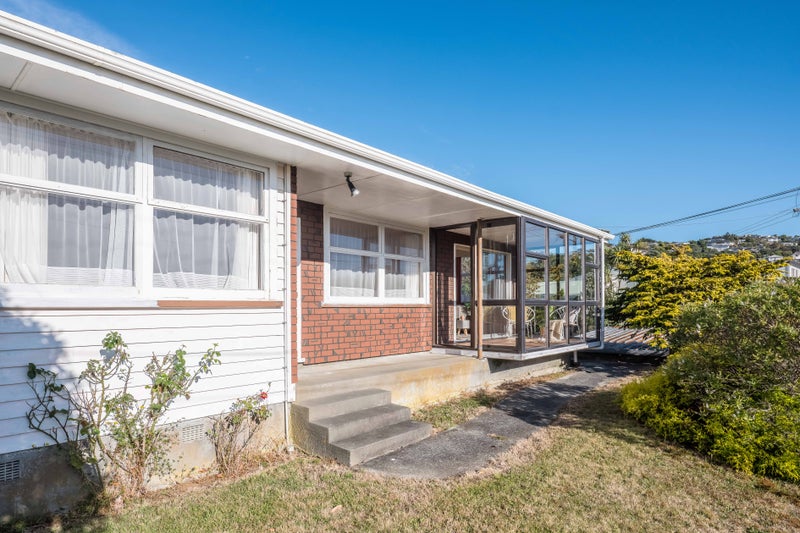 23 Cara Crescent, Paparangi, Wellington - Carousel 2