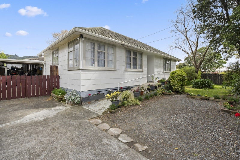 10 Clement Grove, Taita, Lower Hutt - Carousel 1