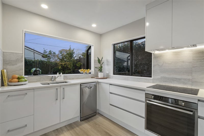 2/24 Exmouth Road, Northcote, Auckland - Carousel 2