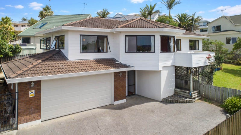 2/66 Picasso Drive, West Harbour, Auckland - Carousel 1