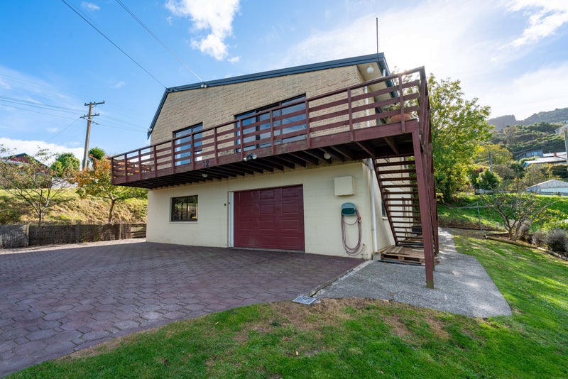 12 Athol Place, Ravensbourne, Dunedin - Carousel 2