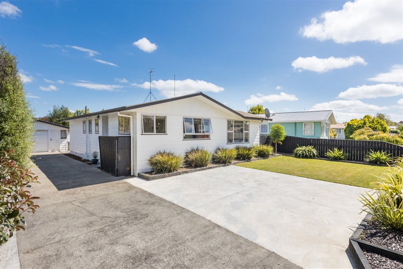22 Ruamahanga Crescent, Terrace End, Palmerston North - Carousel 1