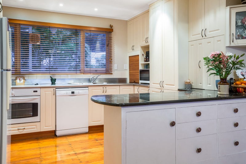 24 St Edmund Crescent, Tawa, Wellington - Carousel 2