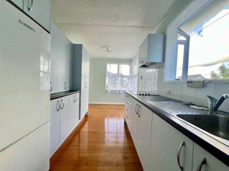 24 Elstree Avenue, Glen Innes, Auckland - Carousel 1