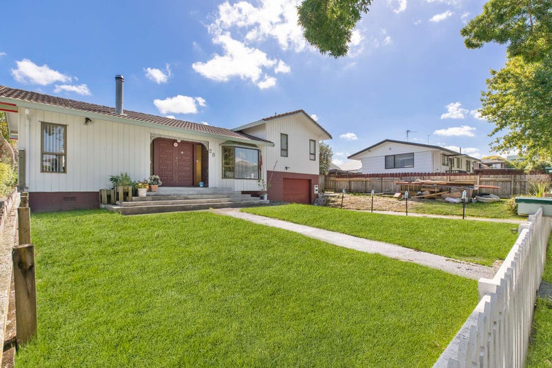 25 Sikkim Crescent, Clover Park, Auckland - Carousel 1