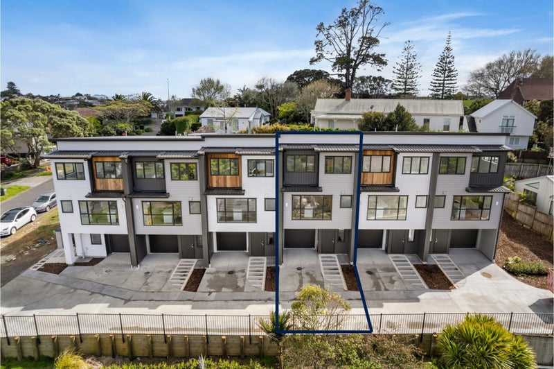 8D Howe Street, Howick, Auckland - Carousel 1