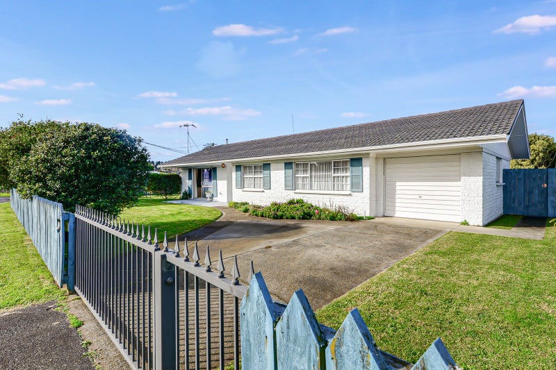 53 Pine Avenue, Bader, Hamilton - Carousel 1