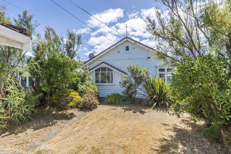 124 Apu Crescent, Lyall Bay, Wellington - Carousel 1