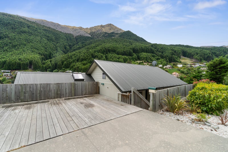12A Broadview Rise, Sunshine Bay, Queenstown - Carousel 2