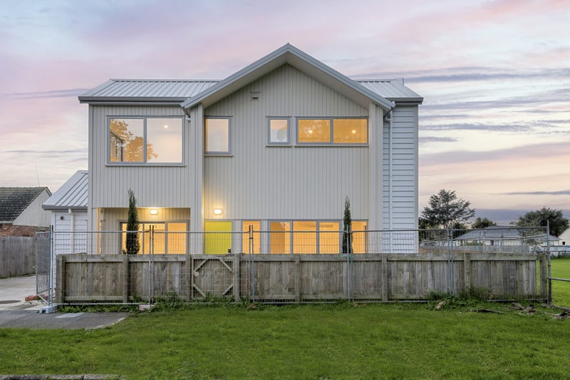 8A Taurima Avenue, Point England, Auckland - Carousel 2