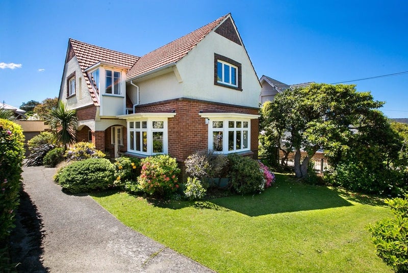 9 Tolcarne Avenue, Maori Hill, Dunedin - Carousel 1