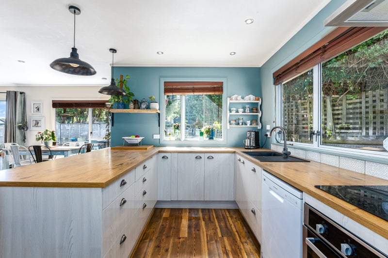 22 Adventure Drive, Whitby, Porirua - Carousel 1