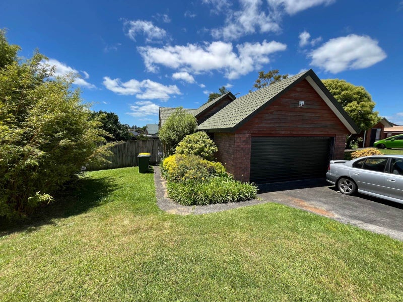 12 Waylen Place, Burswood, Auckland - Carousel 1