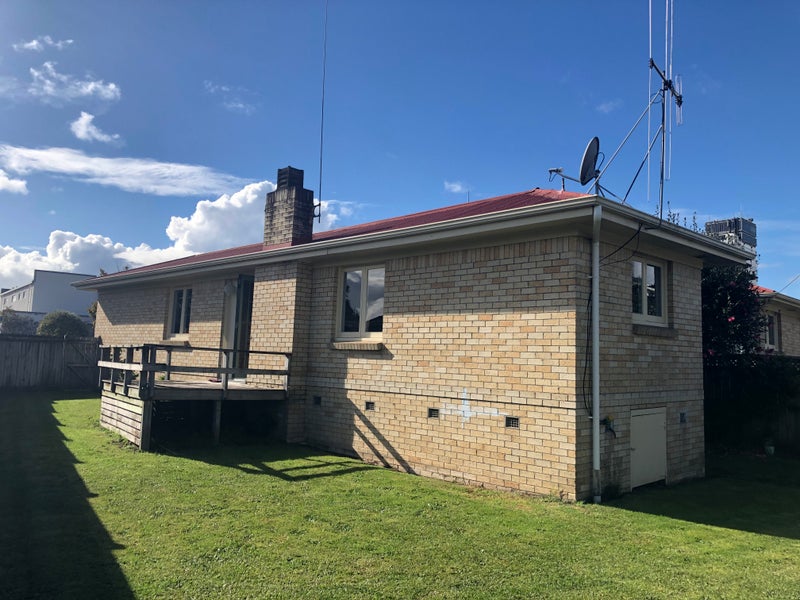 33A Lake Crescent, Hamilton Lake, Hamilton - Carousel 1