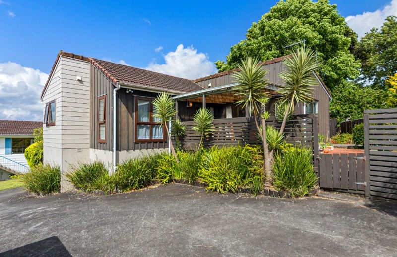 21 Oreil Avenue, West Harbour, Auckland - Carousel 1