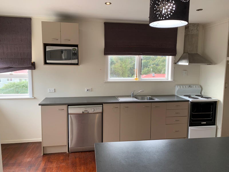 3 Beauzami Crescent, Ascot Park, Porirua - Carousel 1