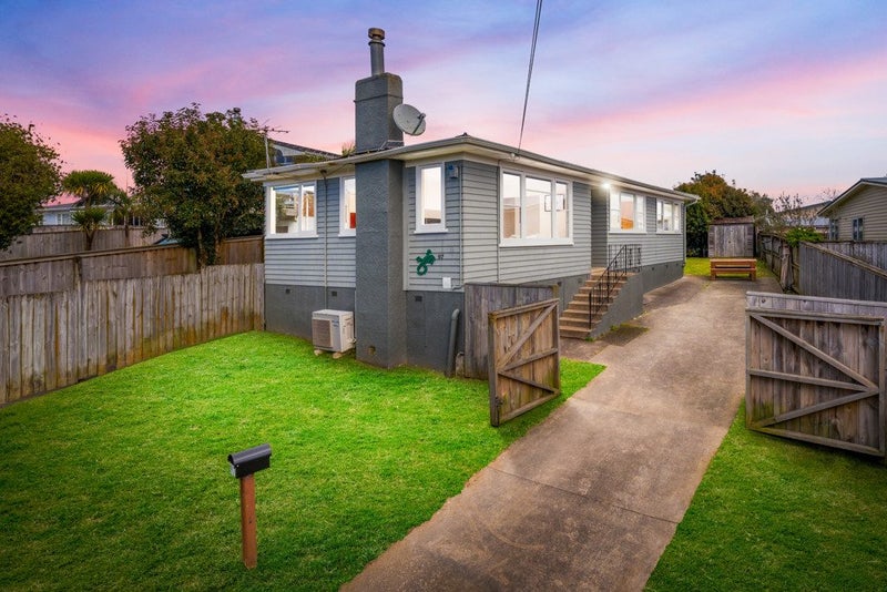 97 Sunnyside Road, Sunnyvale, Auckland - Carousel 1
