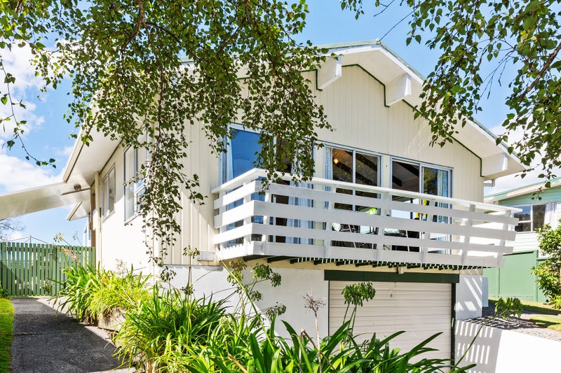 21 Pasadena Crescent, Totara Park, Upper Hutt - Carousel 2