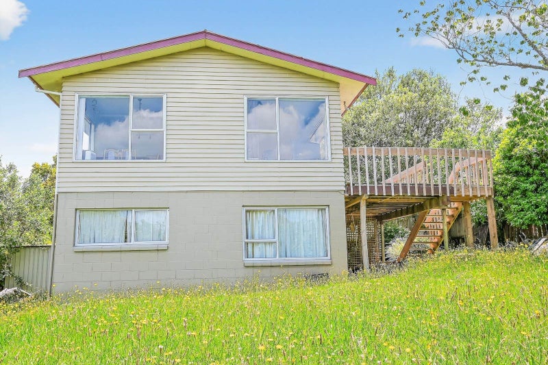220 Glamorgan Drive, Northcross, Auckland - Carousel 2
