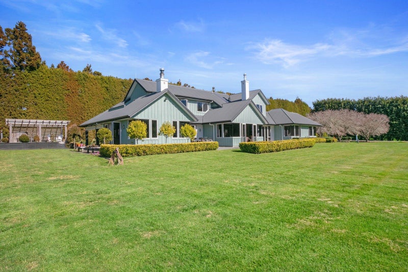 694E State Highway 2, Tahawai - Carousel 1