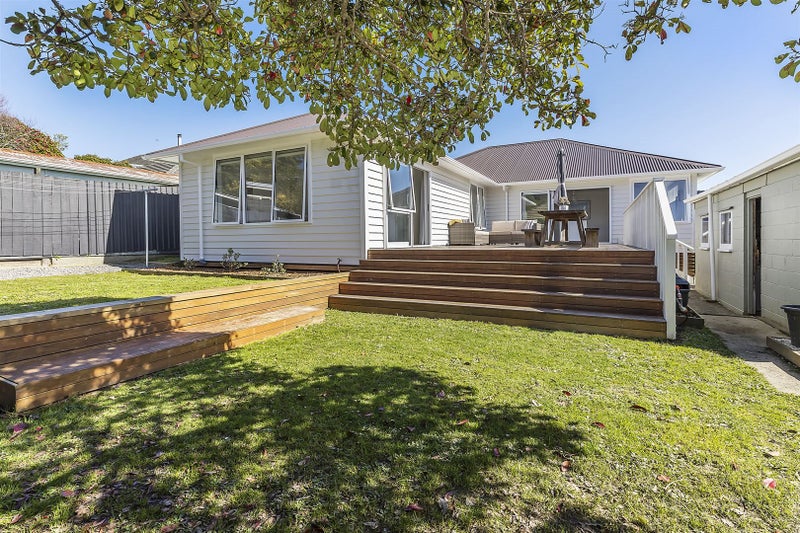 13 Taylor Terrace, Tawa, Wellington - Carousel 1