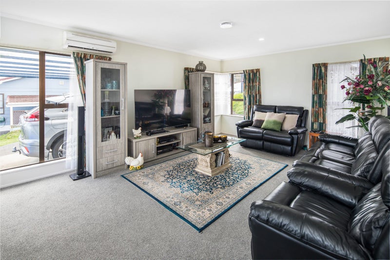 9A Glenwood Grove, Woodridge, Wellington - Carousel 1