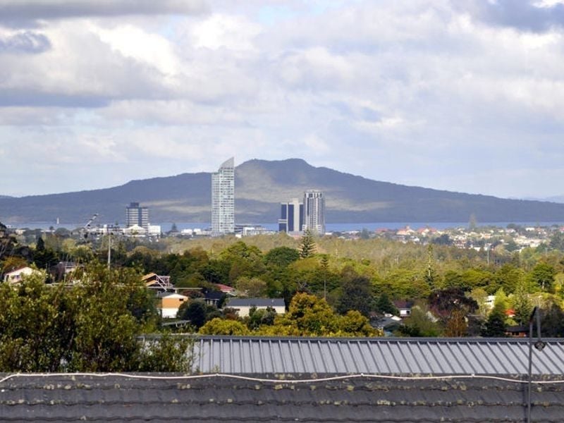 2/37 Coronation Road, Hillcrest, Auckland - Carousel 2